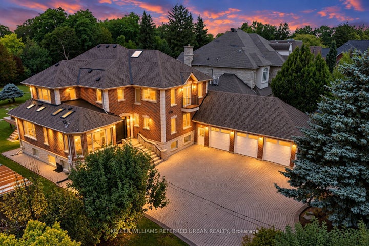 Photo 1 of 33 — 18 Yongeview Avenue, Richmond Hill, ON L4C 7A4