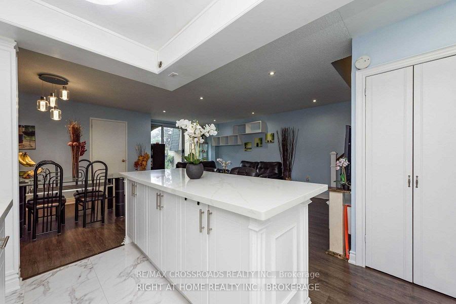 1624 Bloor Street 73