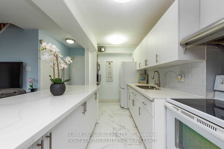 1624 Bloor Street 73