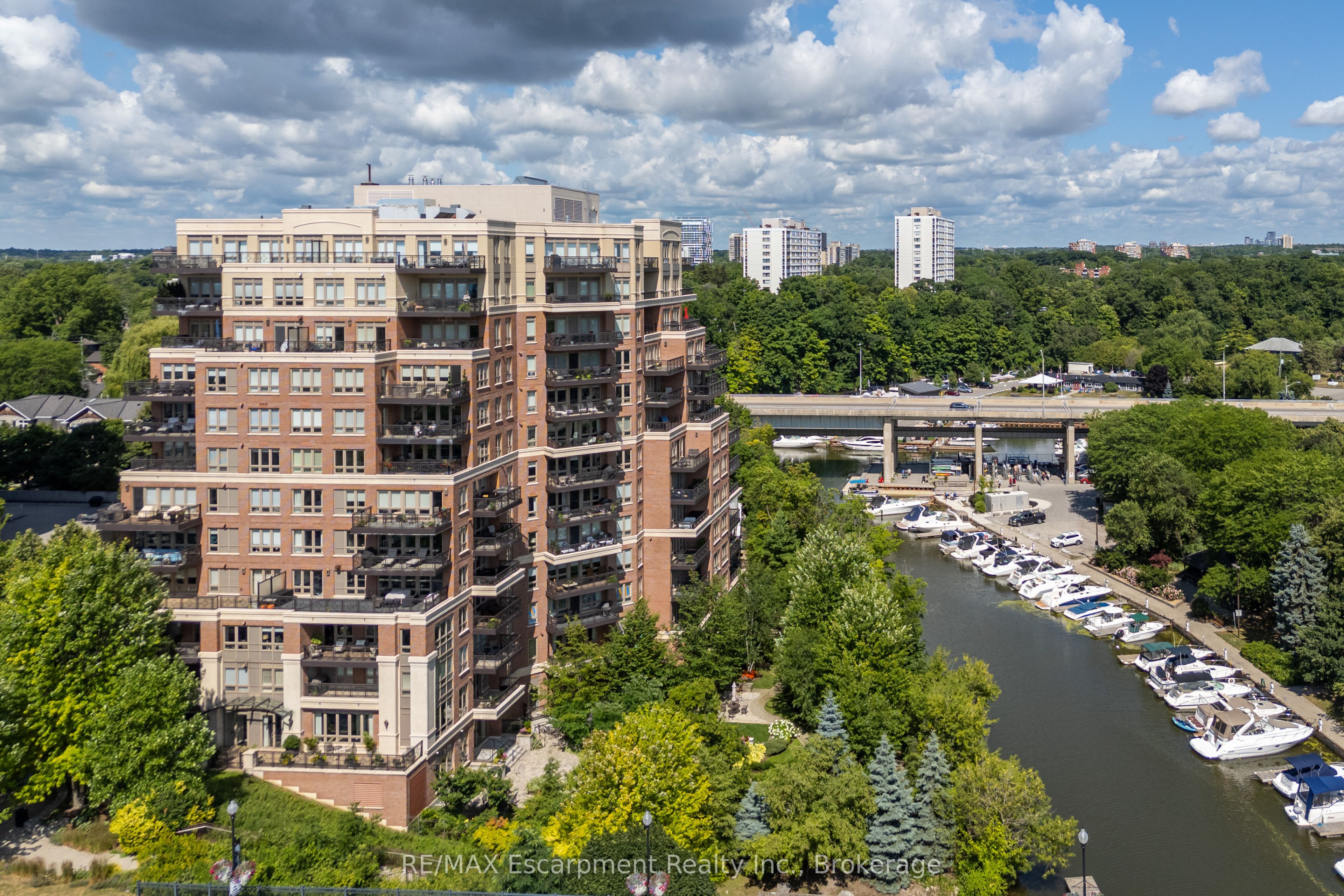 111 Forsythe Street 807