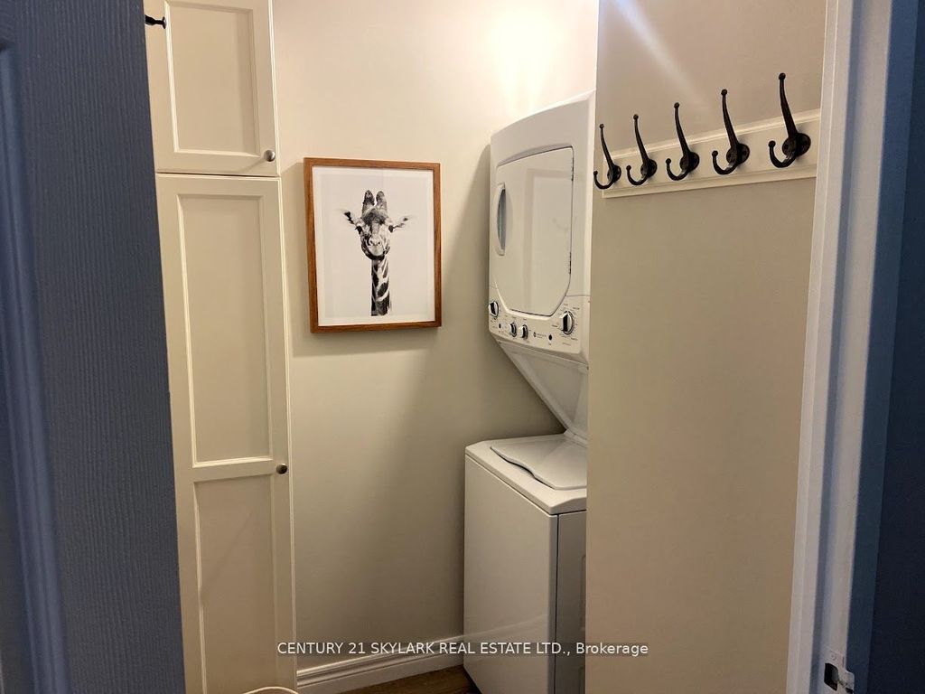 Photo of 8 Lisa Street #706, Brampton, ON L6Y 3V1 (MLS # W13022414)