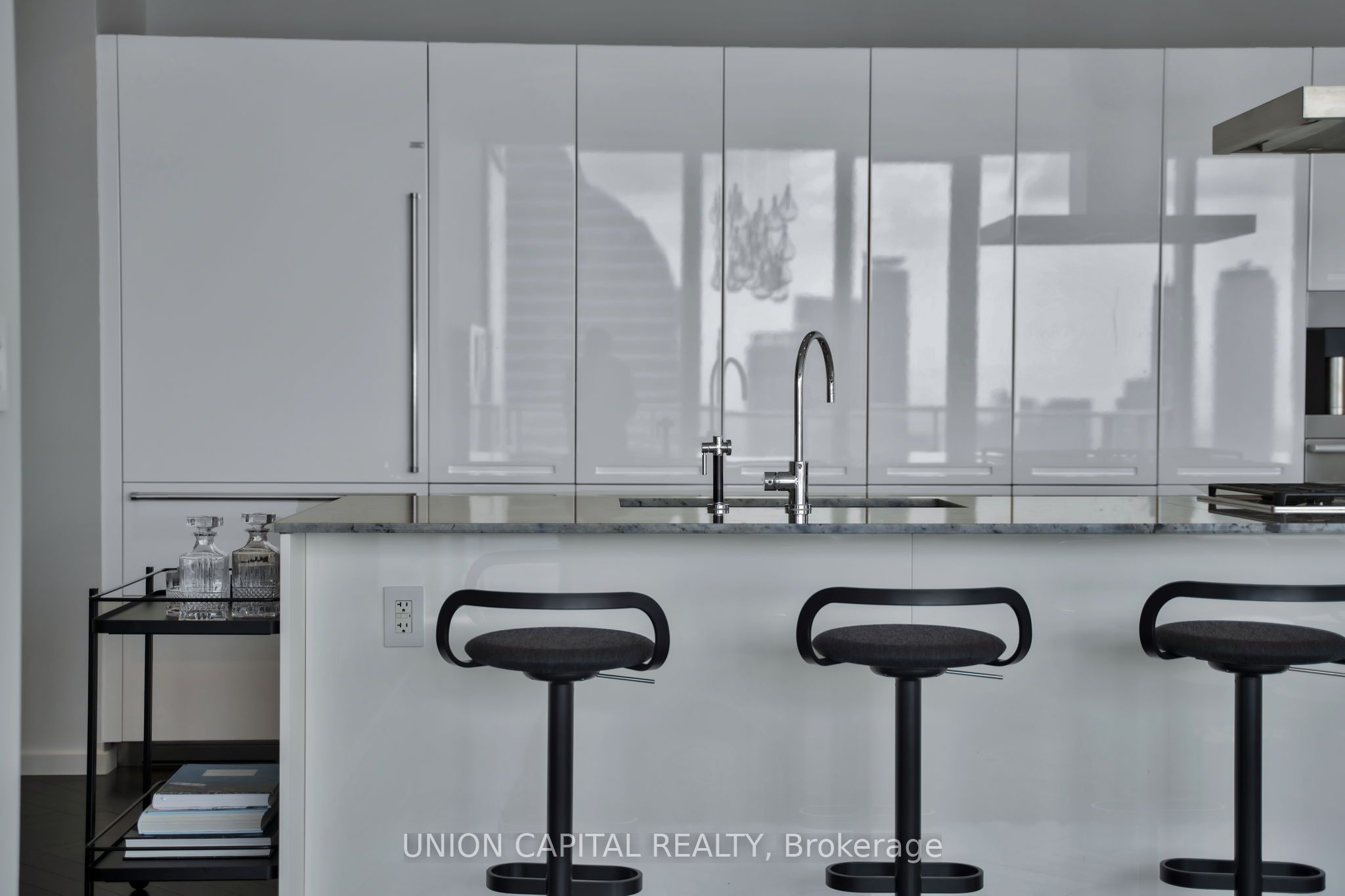 180 University Avenue 5508