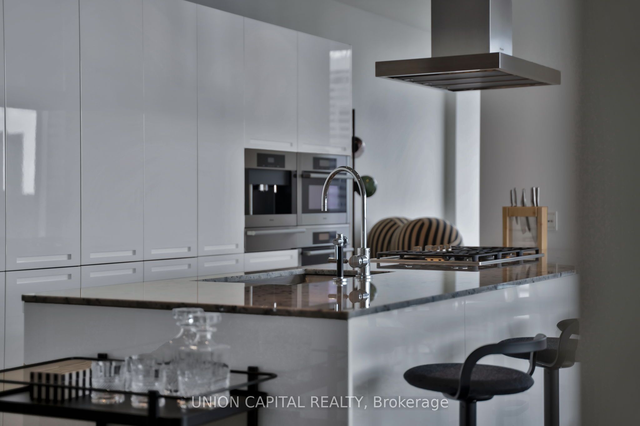 180 University Avenue 5508