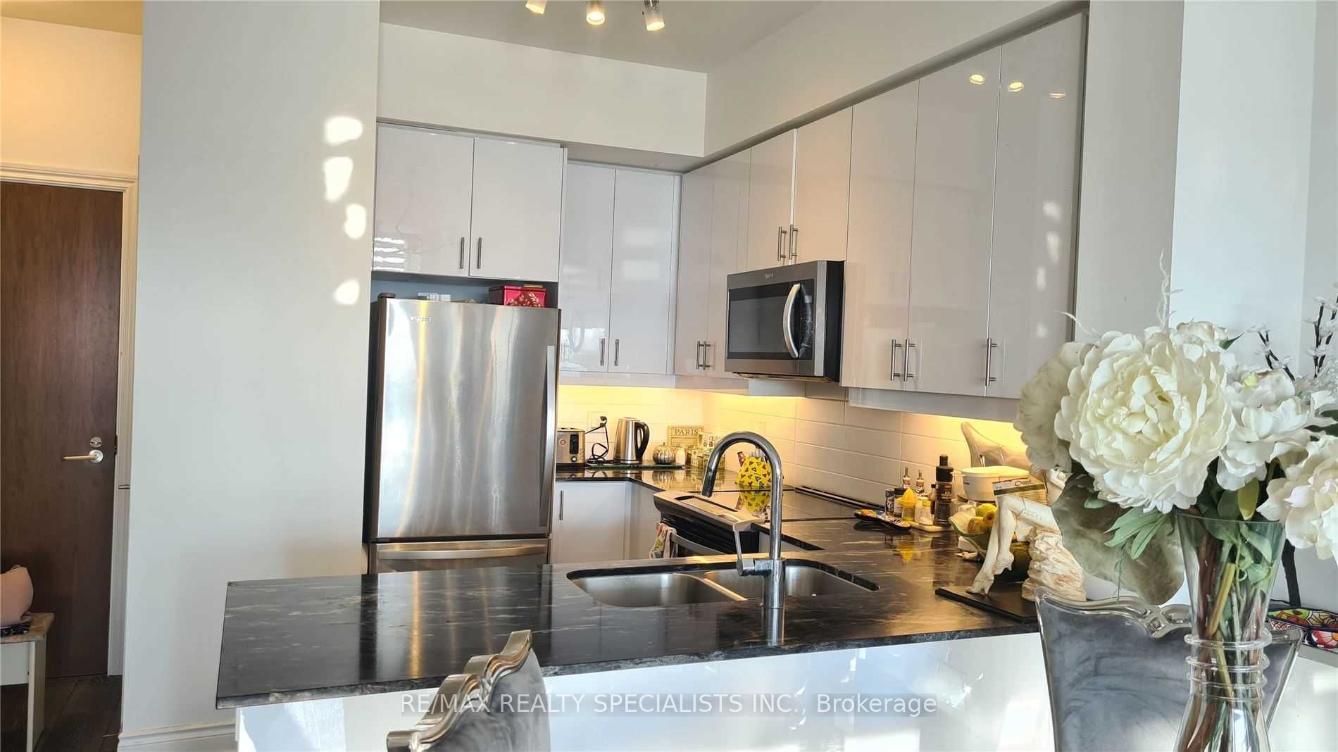 1050 Main Street E 1209