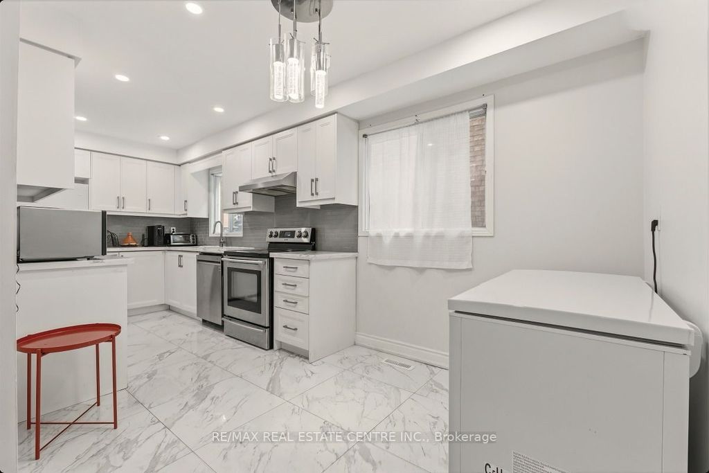 Photo of 5013 Northern Night Circle, Mississauga, ON L5R 2P7 (MLS # W13140442)