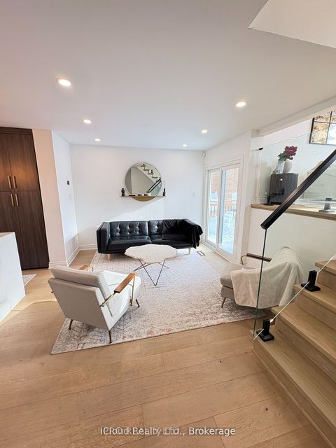 852 Thistle Down Court Mississauga ON L5C 3K6