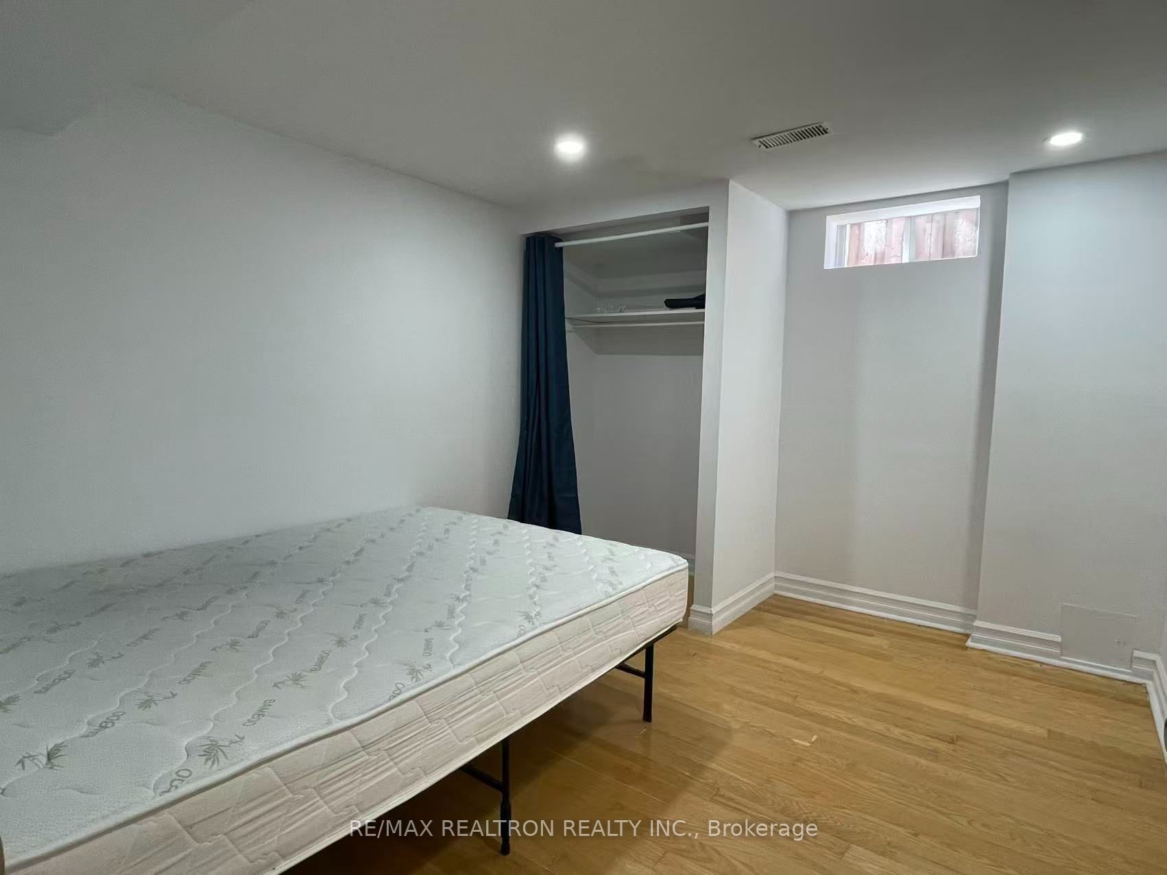 226 Highglen Avenue Bsmt-Room 2