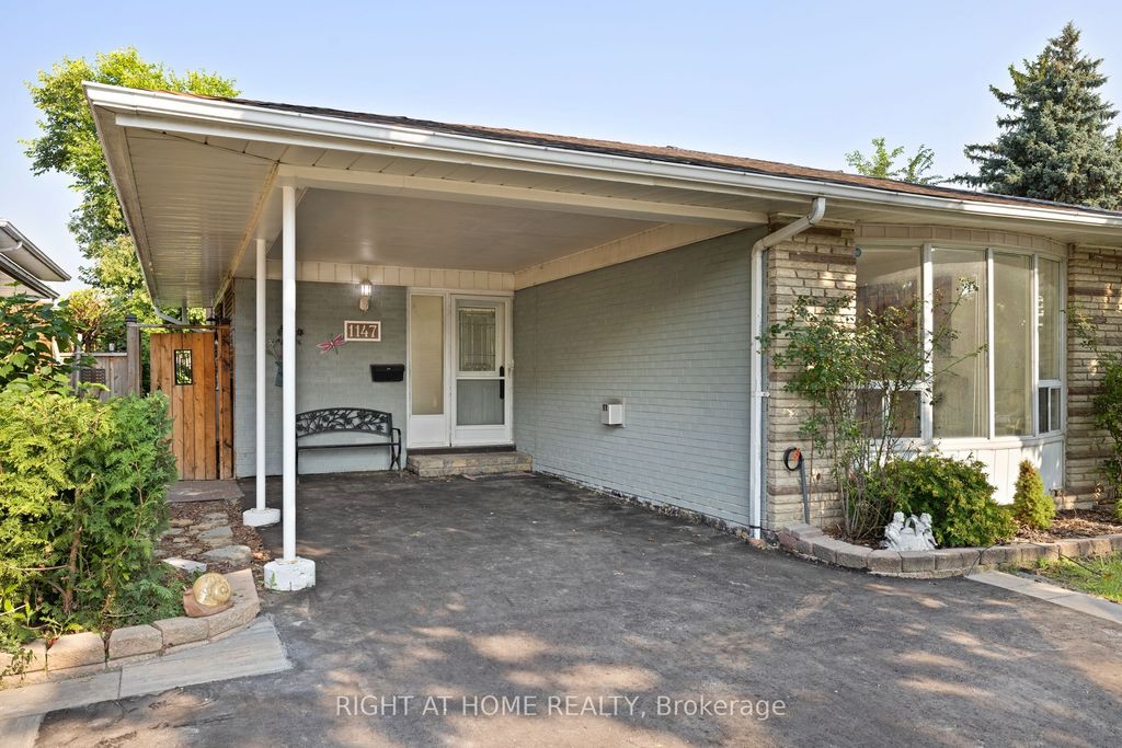 Photo of 1147 Saturnia Crescent, Mississauga, ON L4Y 2M2 (MLS # W12551722)