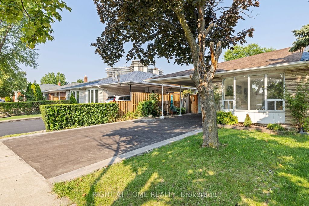 Photo of 1147 Saturnia Crescent, Mississauga, ON L4Y 2M2 (MLS # W12551722)