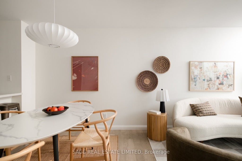 Photo of 750 Bay Street #2109, Toronto, ON M5G 1N6 (MLS # C13849536)