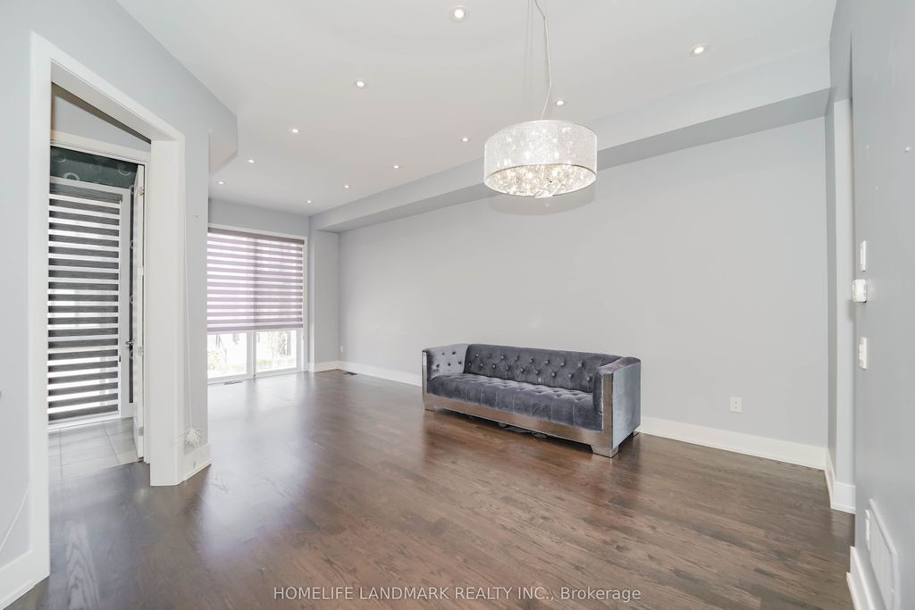 Photo of 8 Crestridge Drive, Vaughan, ON L4J 0K1 (MLS # N12452197)