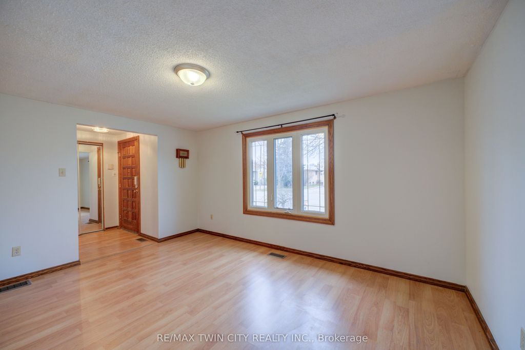 Photo of 390 Brantwood Park Road, Brantford, ON N3P 1K7 (MLS # X12990018)