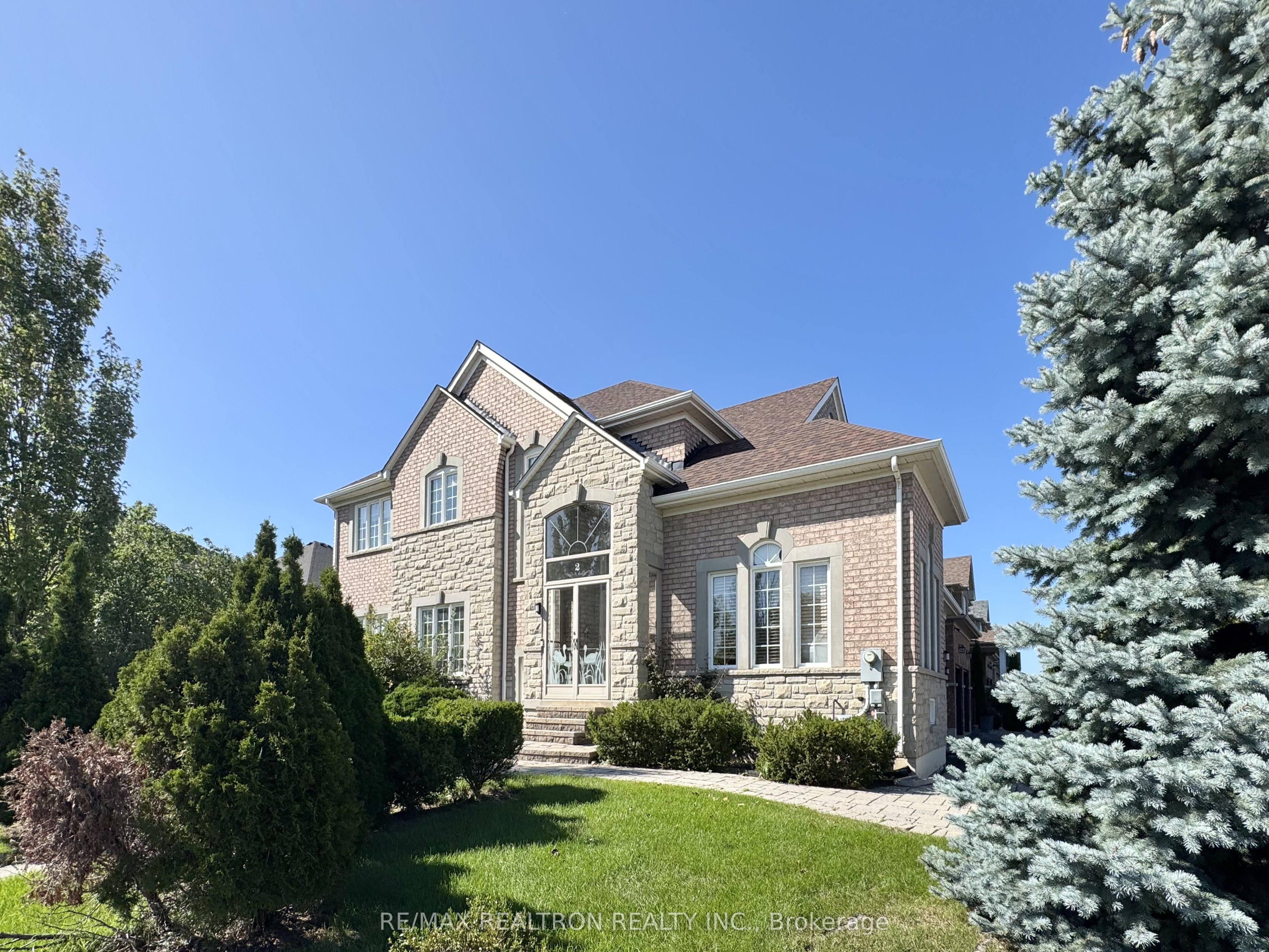 2 Redmond Drive