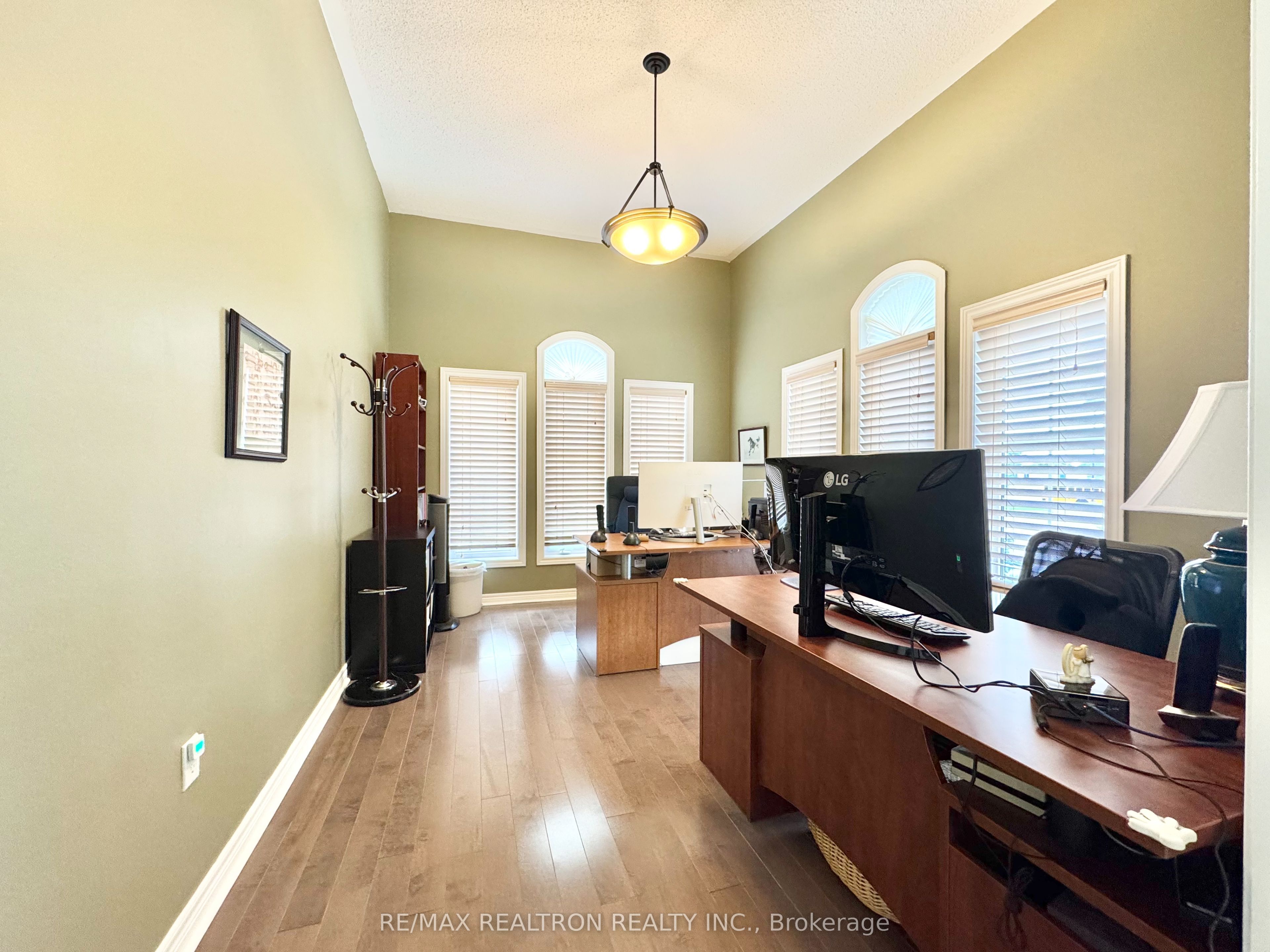 2 Redmond Drive