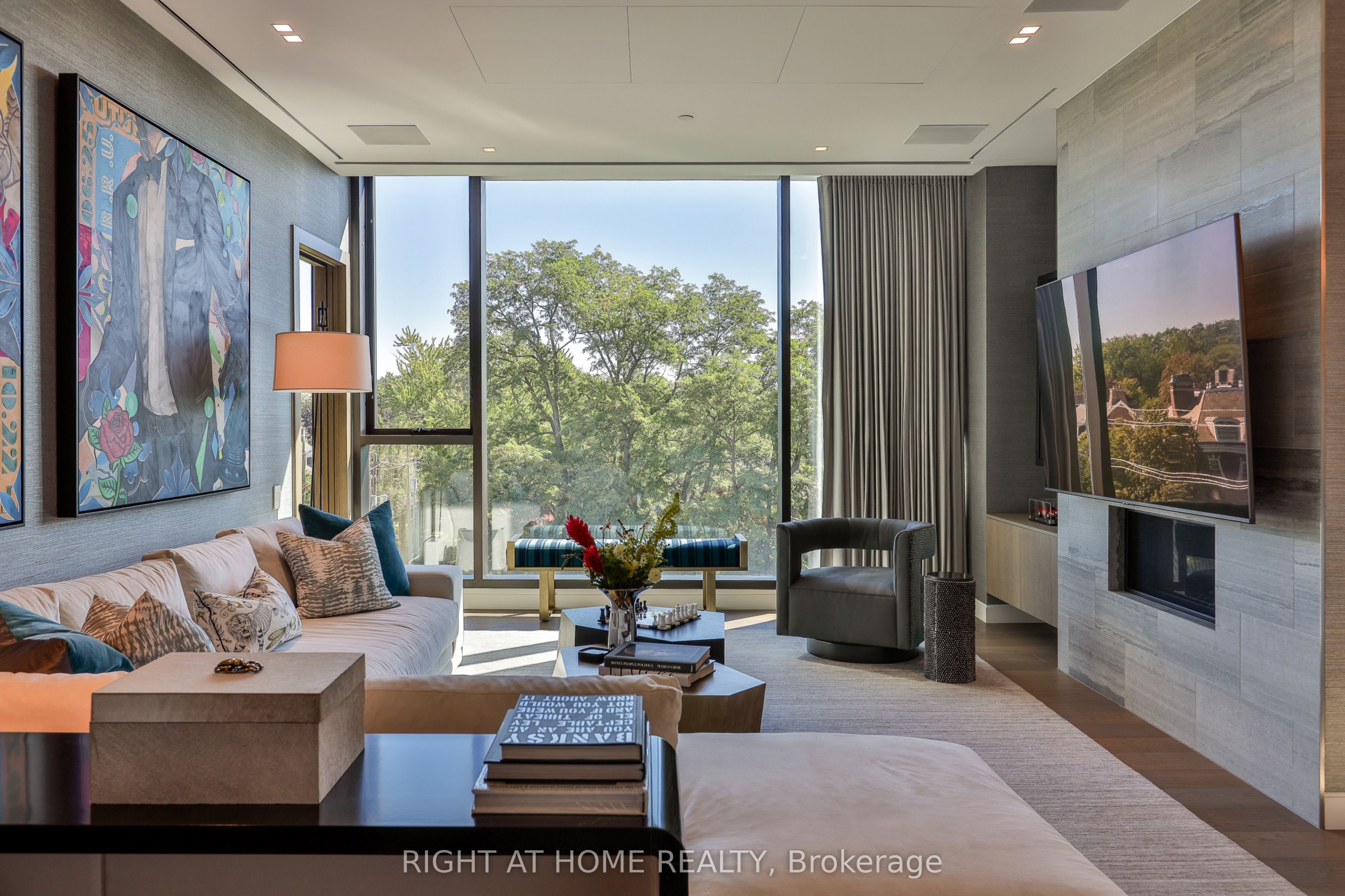 1 Roxborough Street E 501
