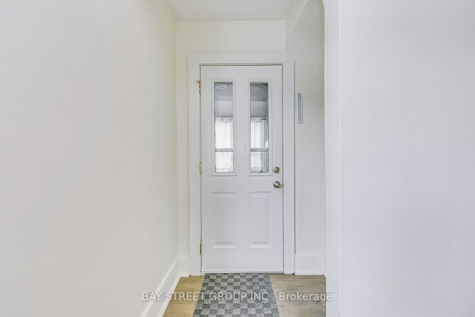 150 Crosthwaite Avenue N