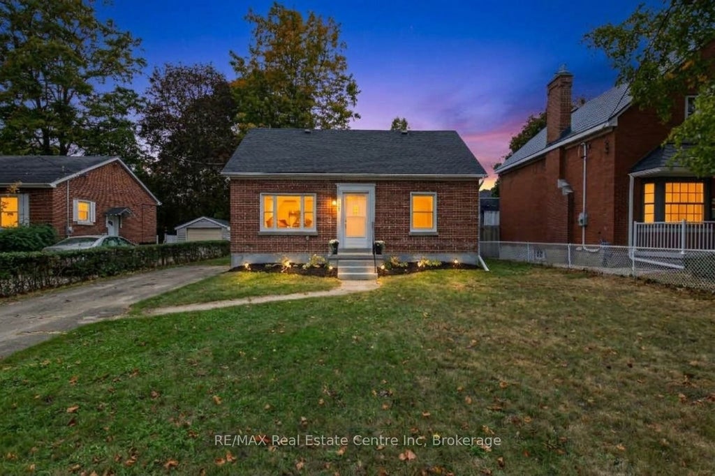 Photo of 223 Margaret Avenue, Kitchener, ON N2H 4J1 (MLS # X13852960)