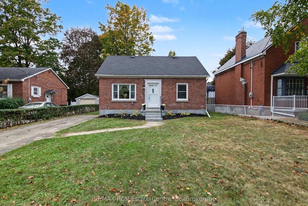 Photo of 223 Margaret Avenue, Kitchener, ON N2H 4J1 (MLS # X13852960)