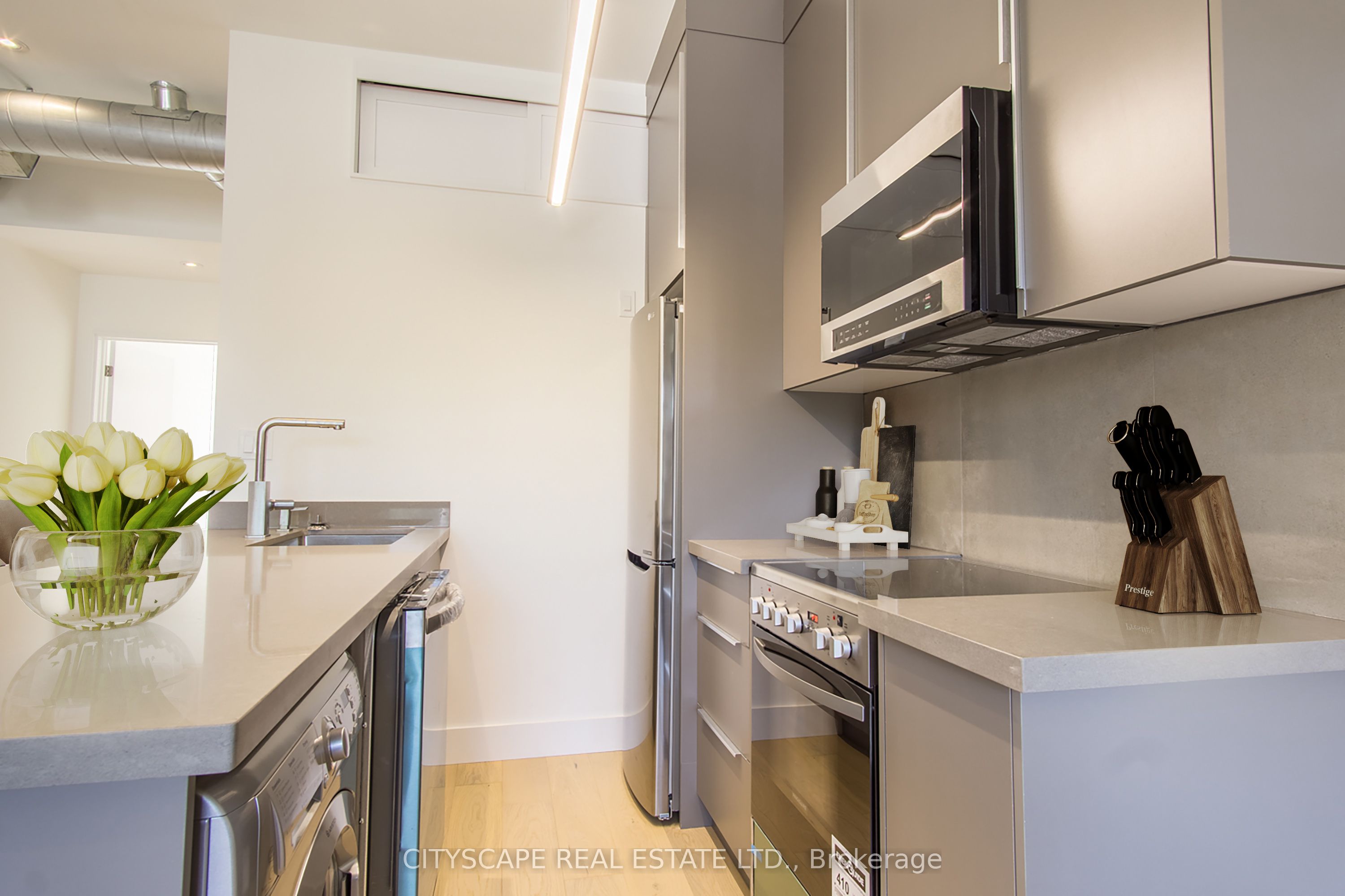 98 Manning Avenue Upper