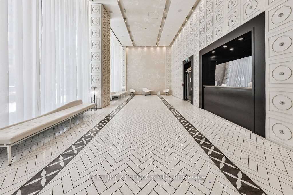 20 Blue Jays Way 902