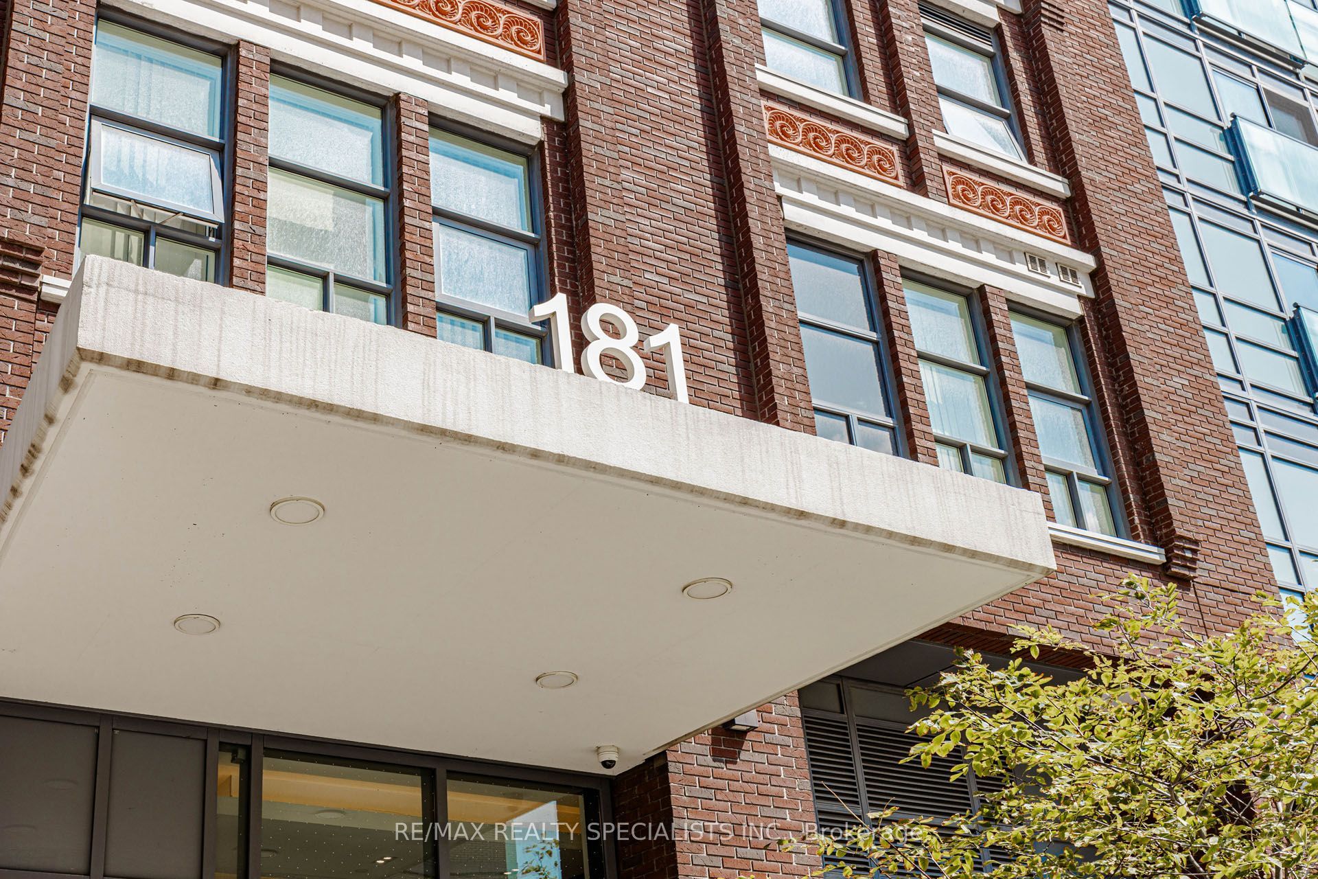 181 Huron Street 604