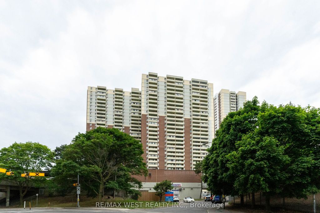 Photo of 5 Massey Square #PH5, Toronto, ON M4C 5L6 (MLS # E12447734)
