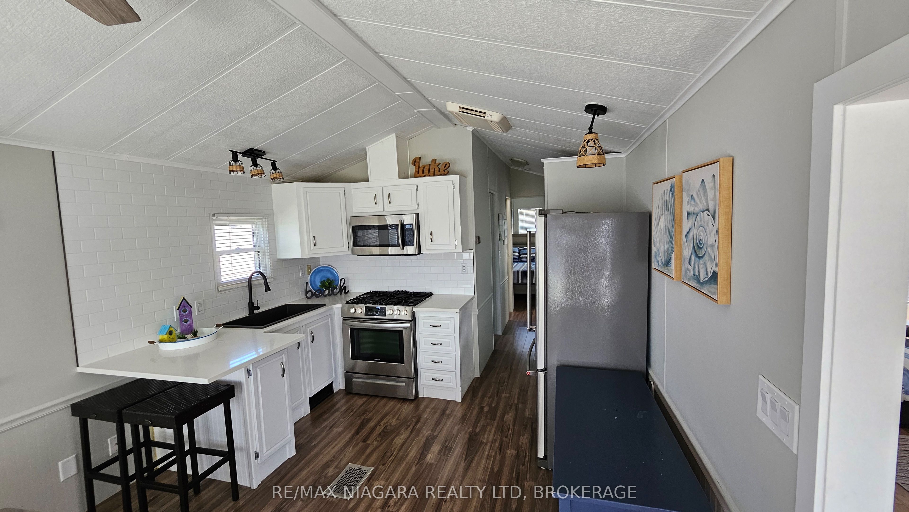 Photo 1 of 9 — 17 Mariner Crescent, Port Colborne, ON L0S 1R0