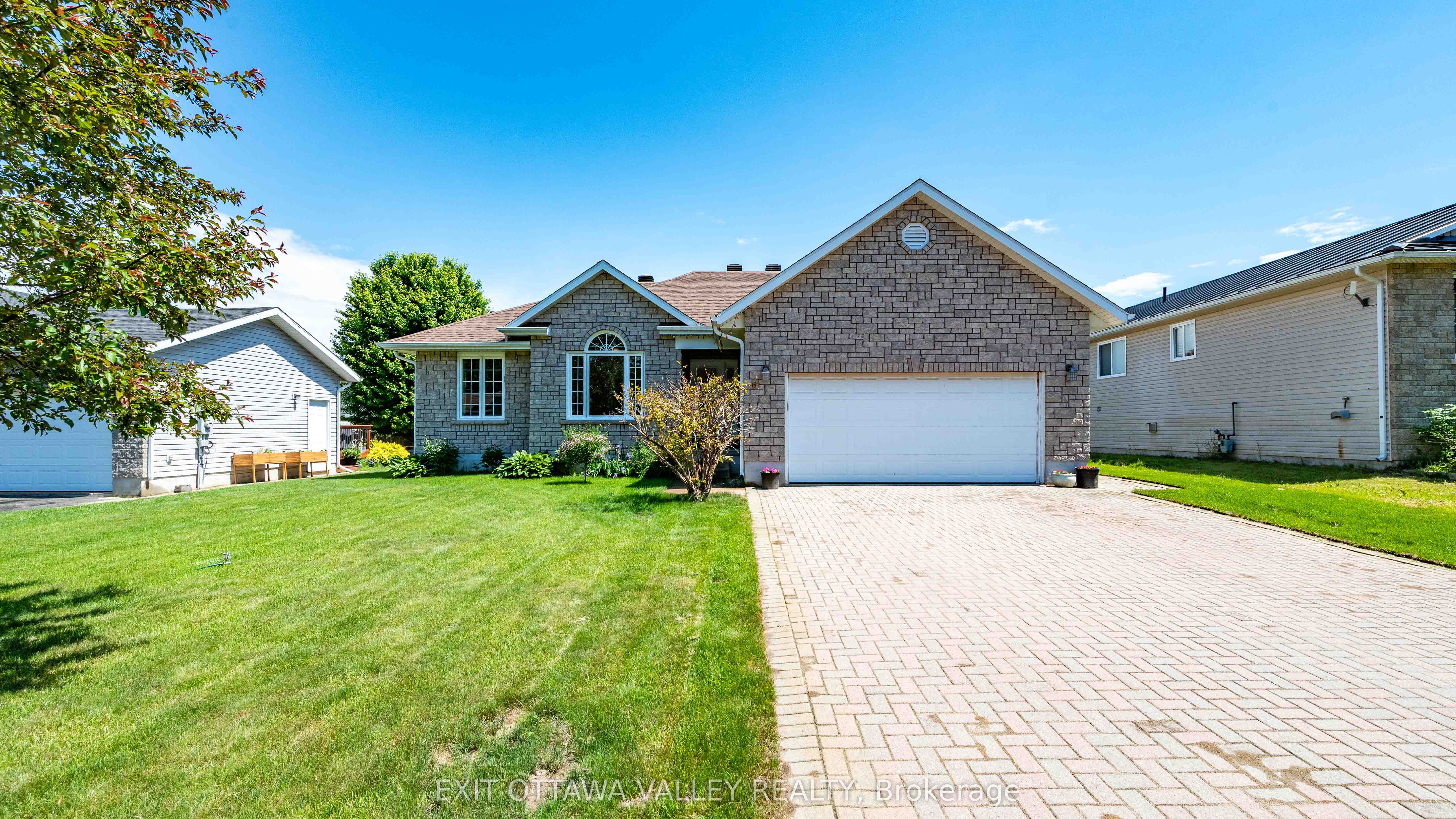 Photo 1 of 40 — 6 Cockcroft Crescent, Deep River, ON K0J 1P0