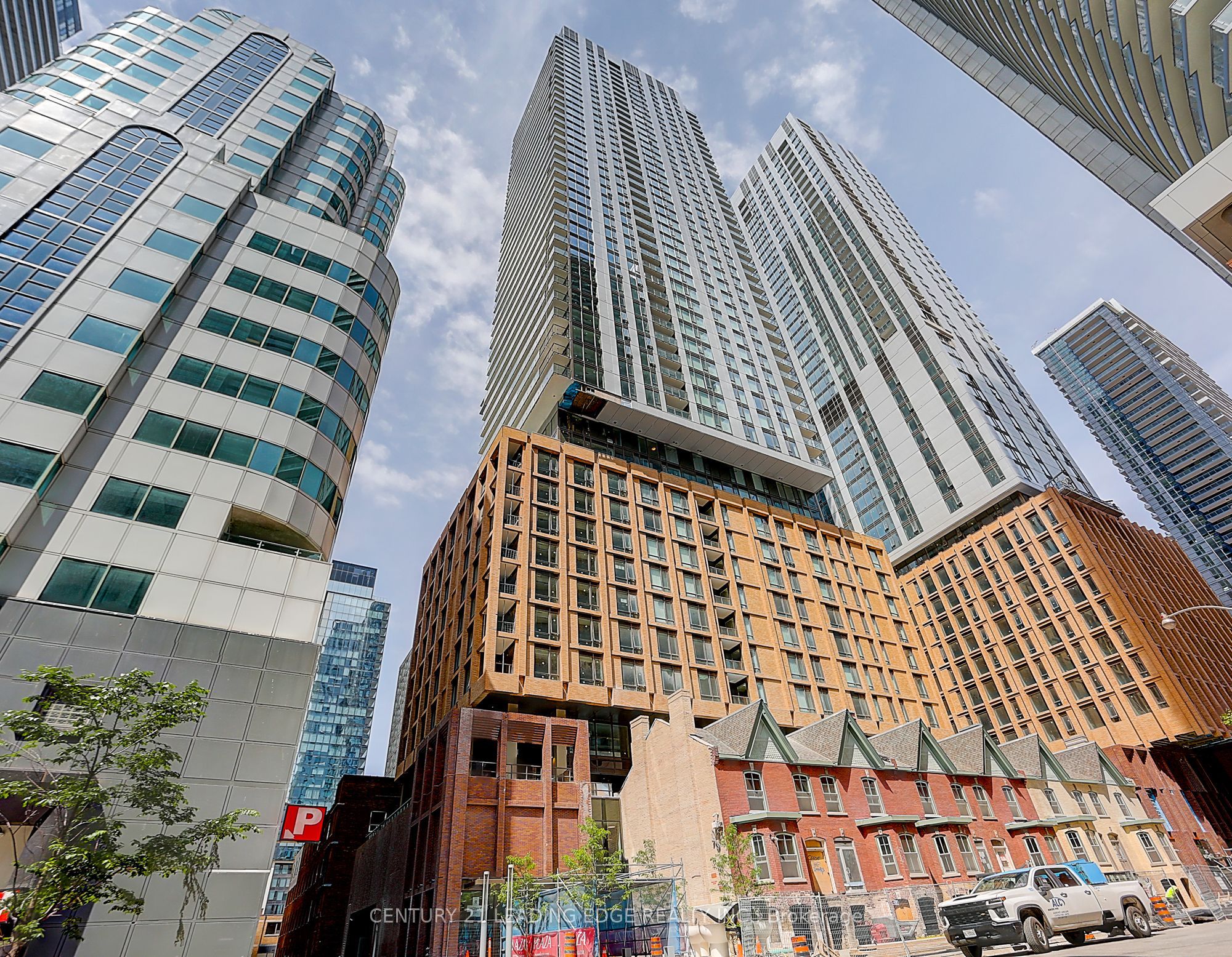 8 WIDMER Street 913