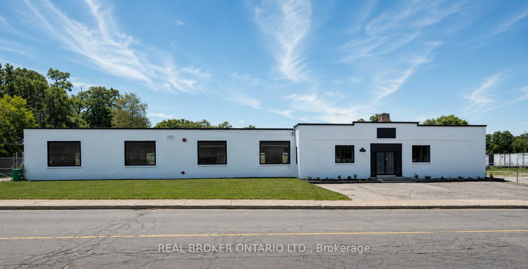 Photo 1 of 13 — 147 Mary Street, Brantford, ON N3S 3C1