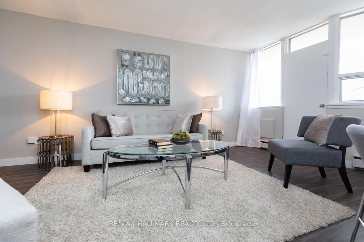 4340 Bloor Street W 103