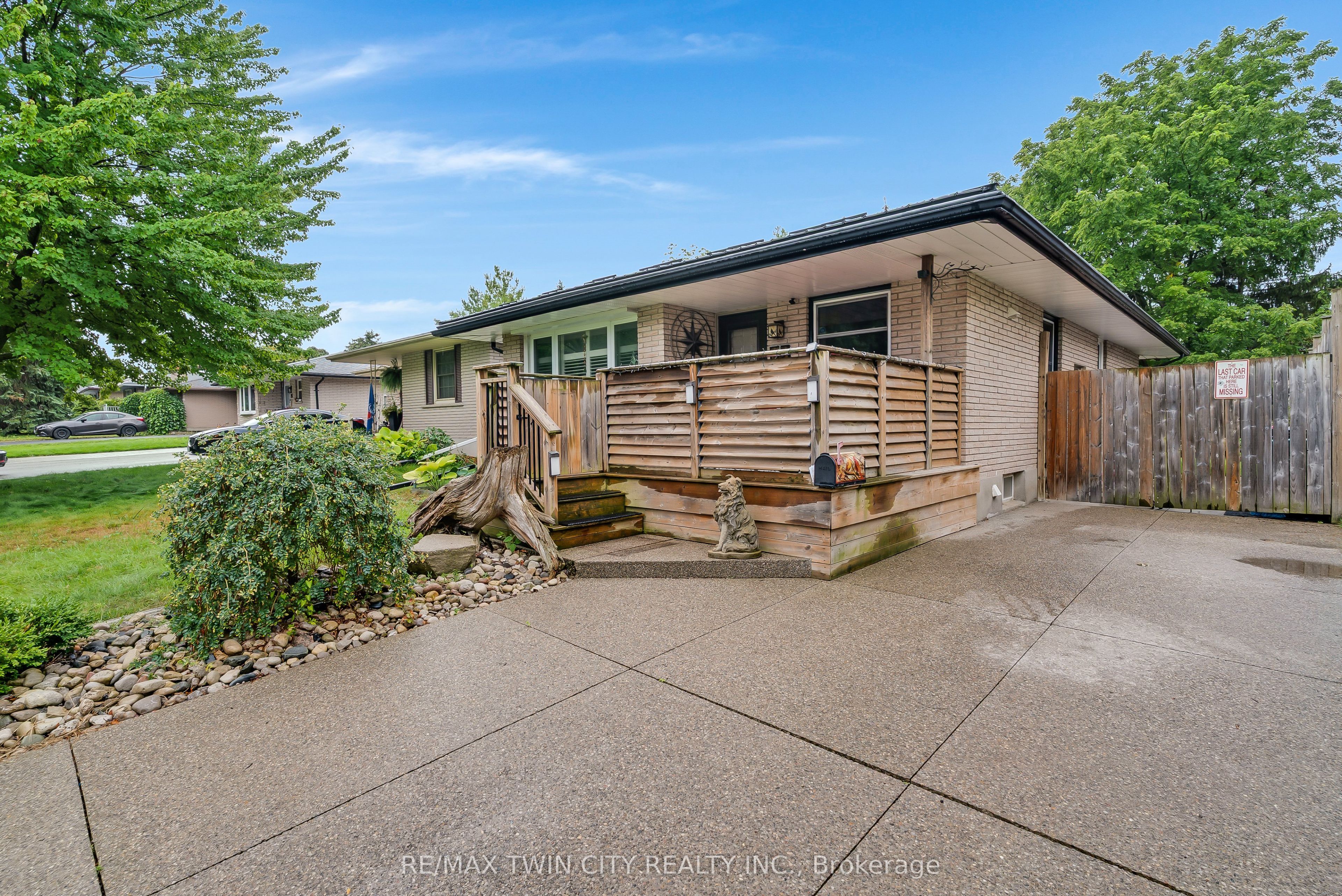 83 Kimberly Crescent