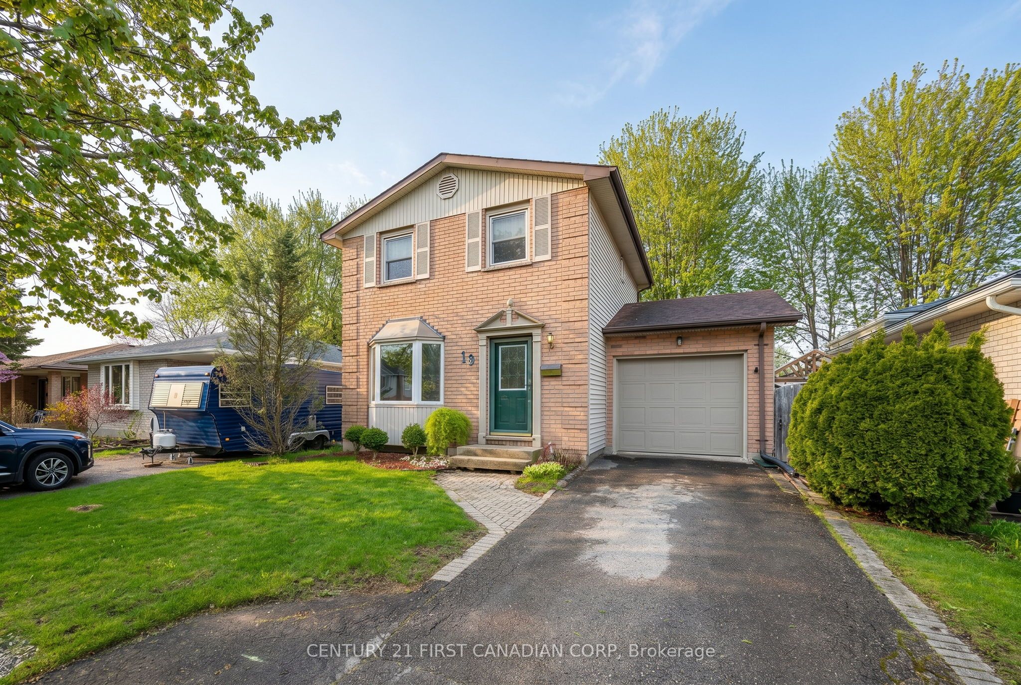 Photo 1 of 27 — 19 CLARA Crescent, London South, ON N6E 3G2