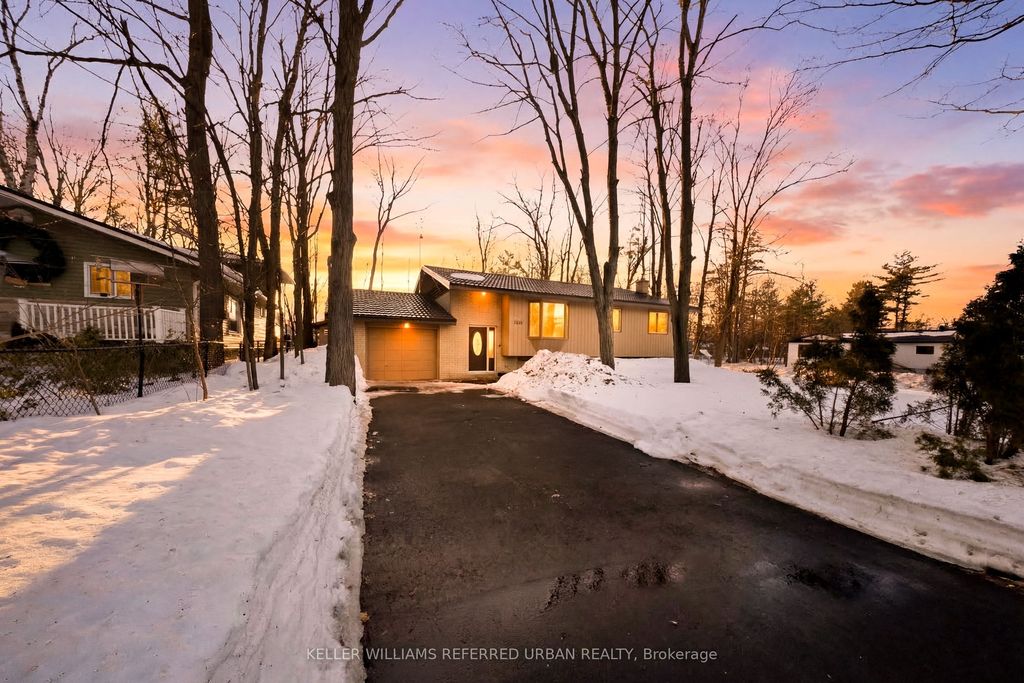 Photo of 3866 Dixon Road, Innisfil, ON L9S 2R9 (MLS # N12863830)