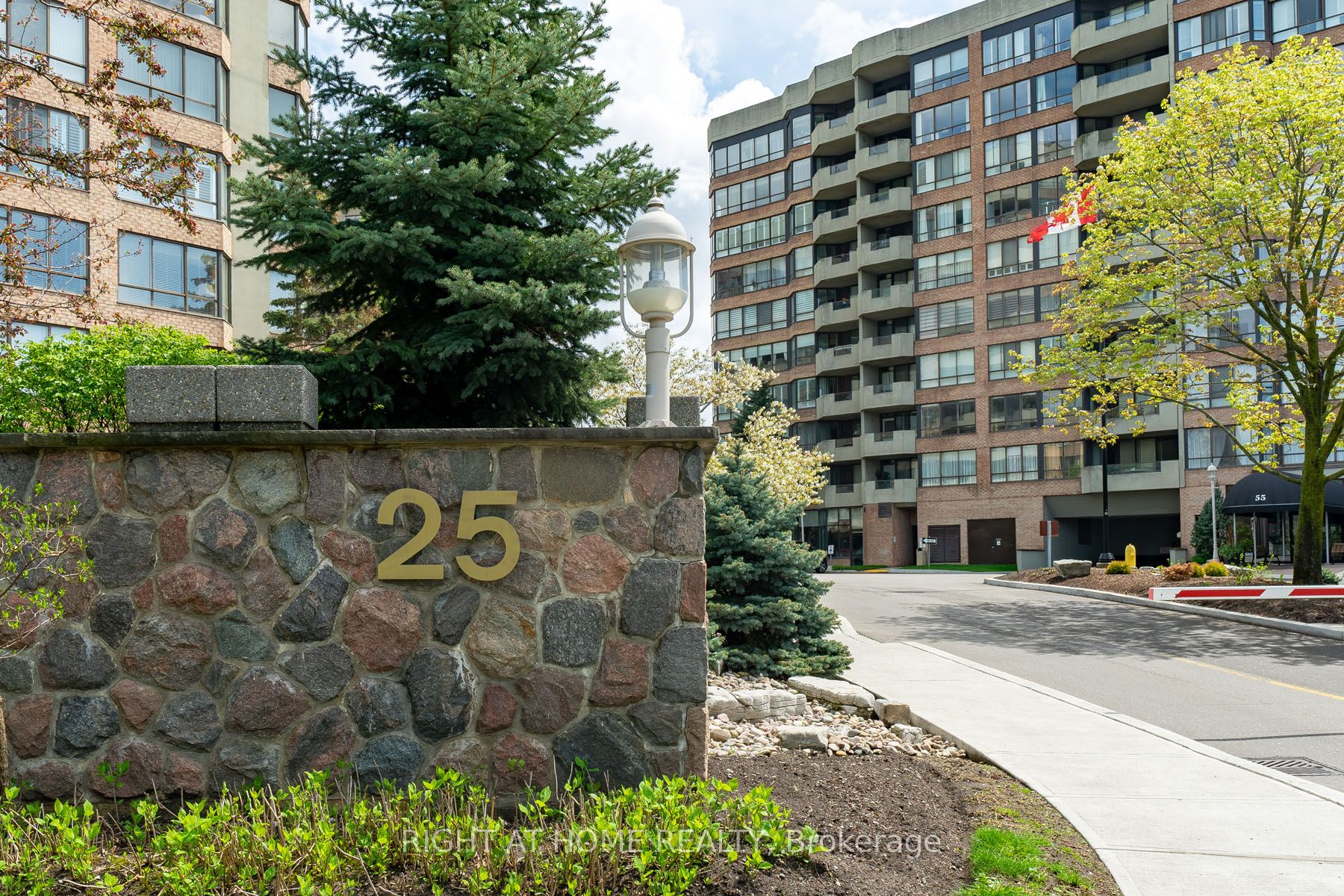 25 Austin Drive 818