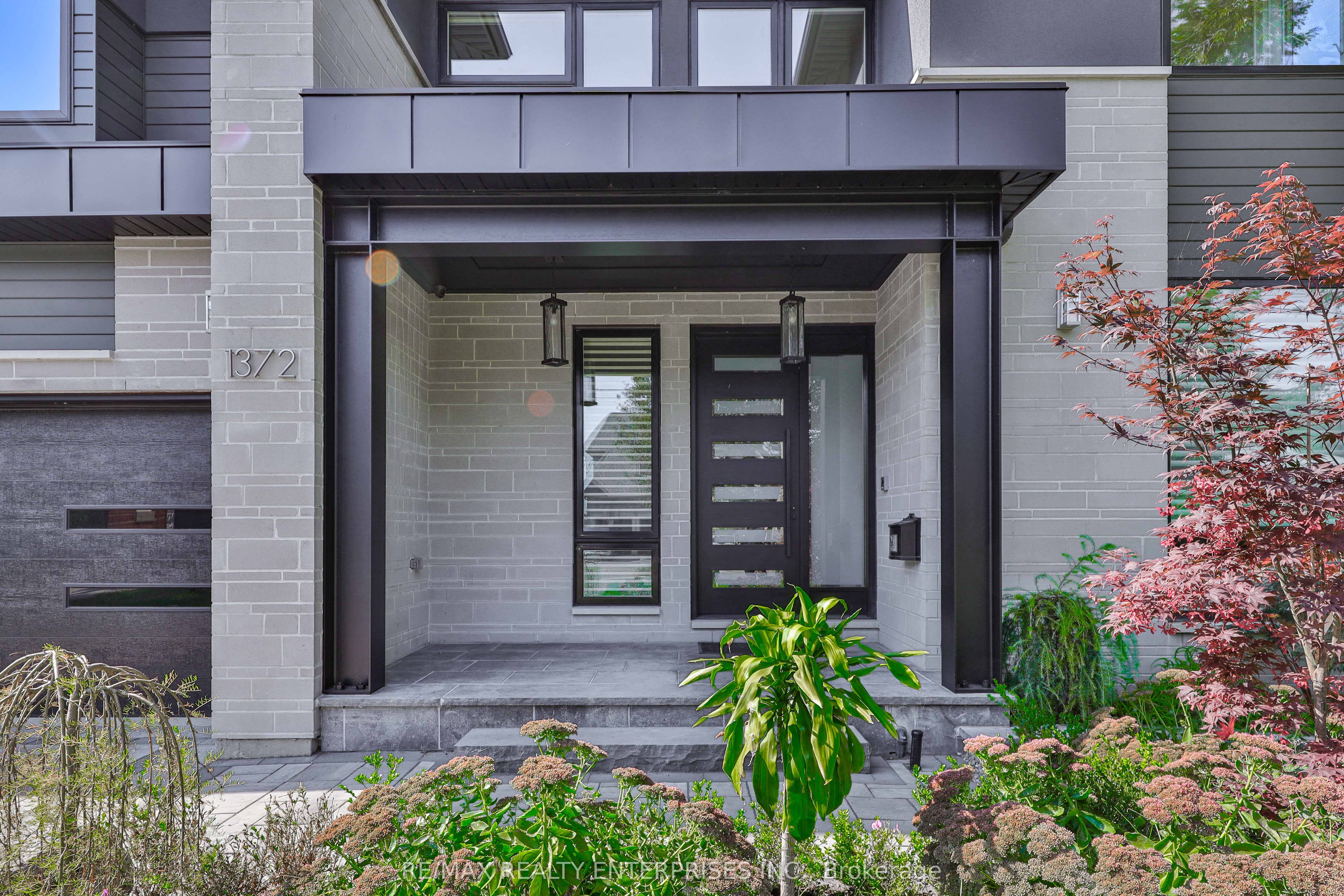 1372 Kenmuir Avenue