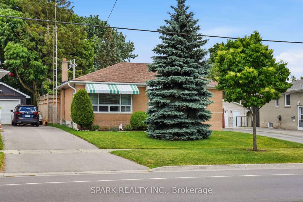 Photo of 416 Delrex Boulevard, Halton Hills, ON L7G 4H9 (MLS # W13464134)