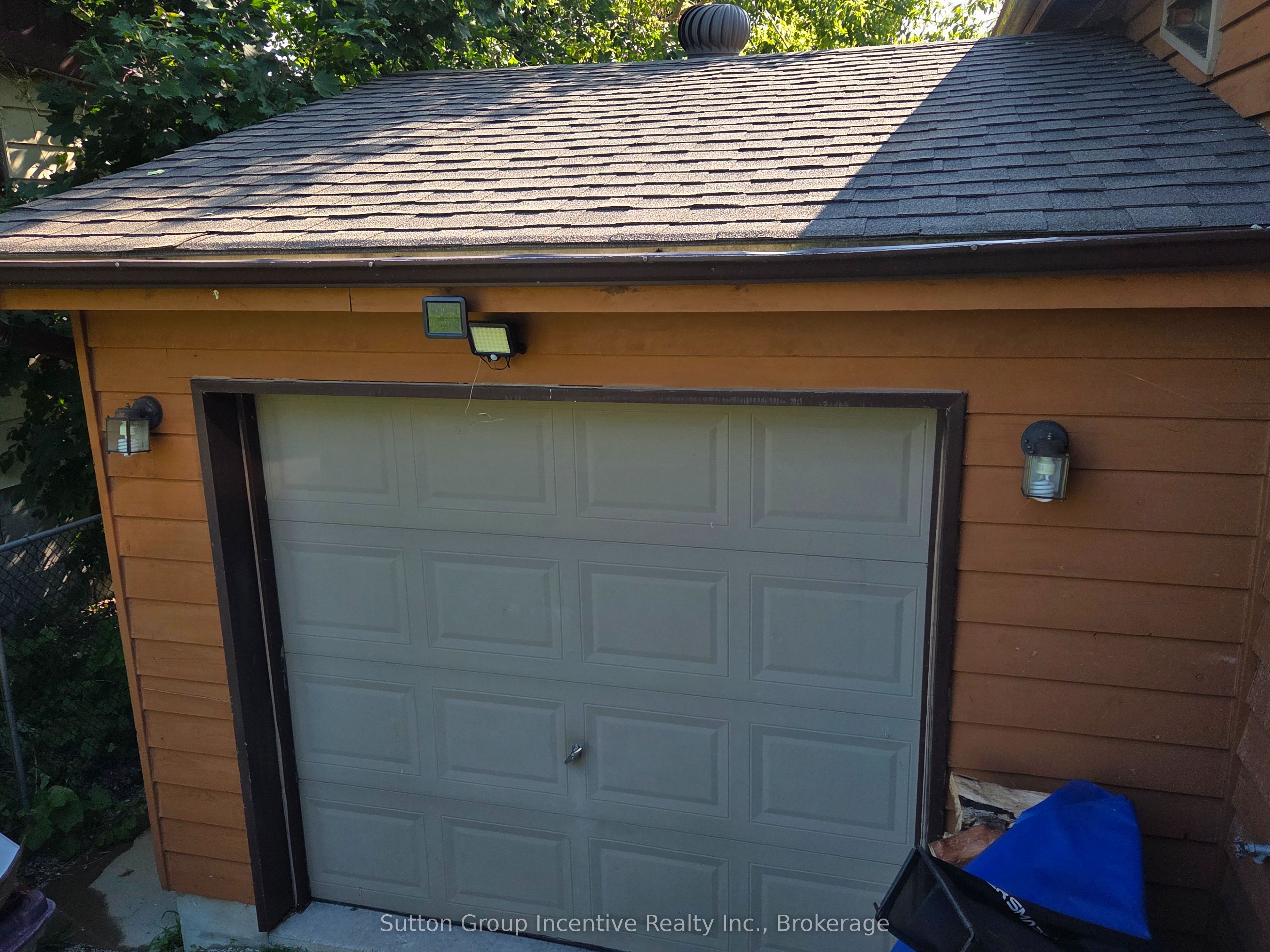 3985 Joyland Drive