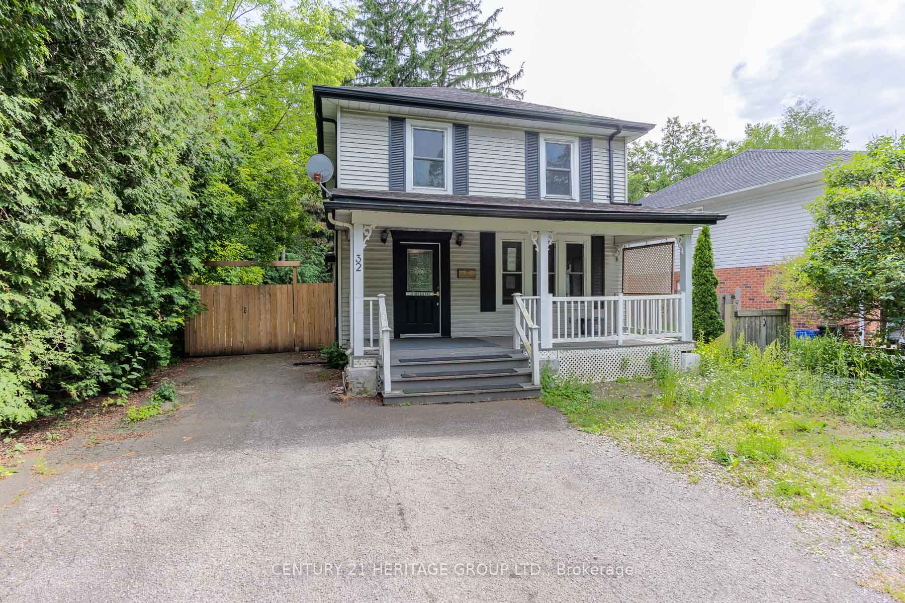 32 Rousseaux Street