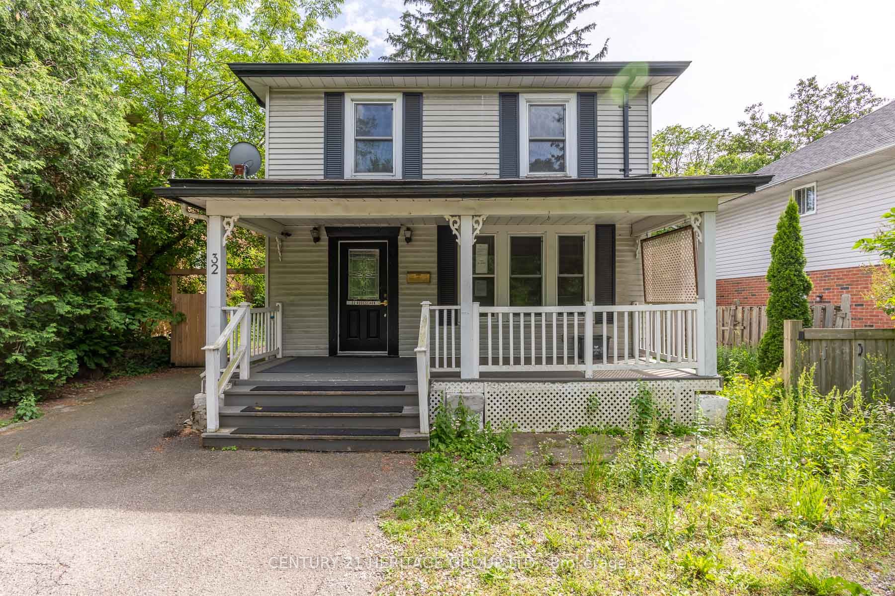 32 Rousseaux Street