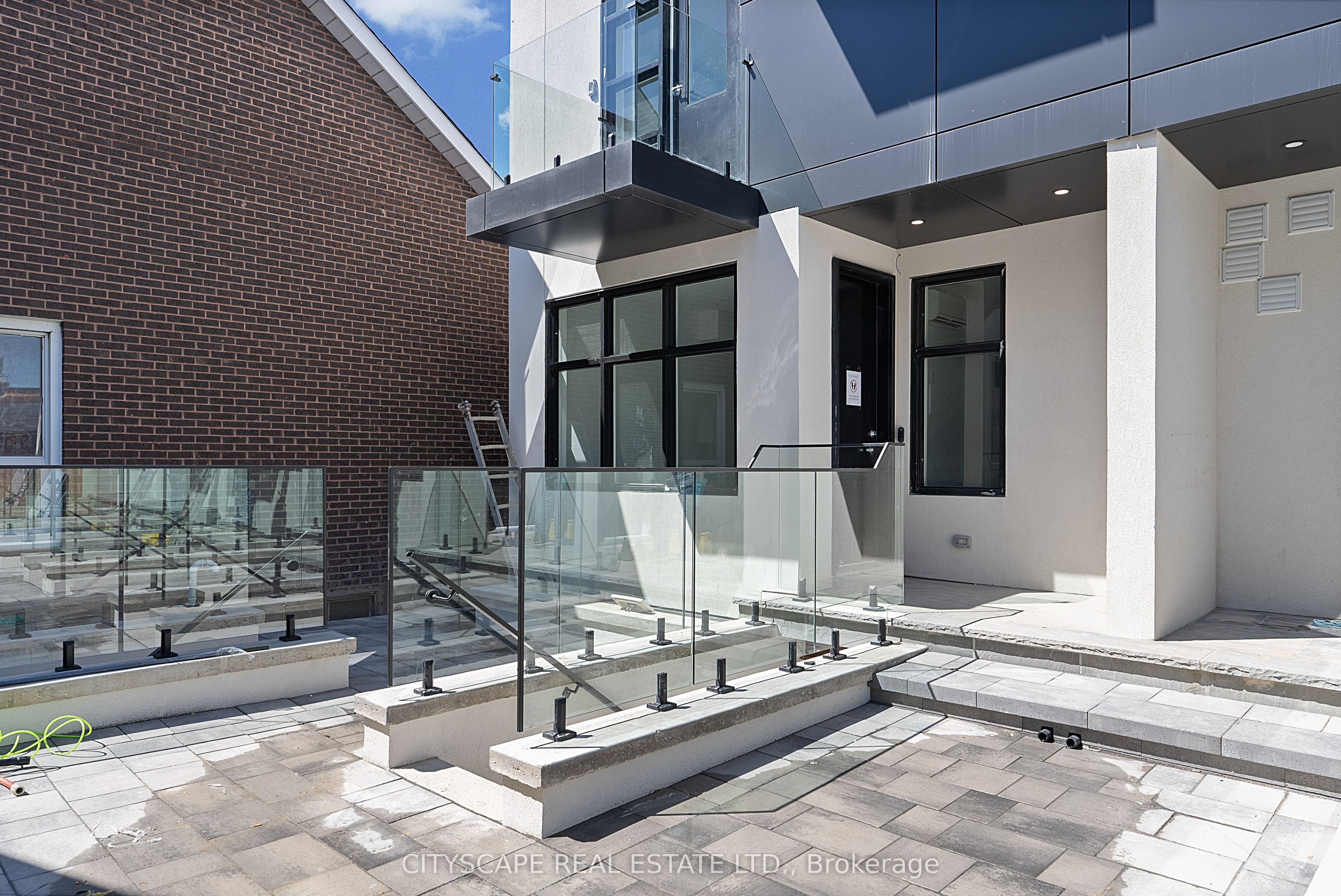 Photo 1 of 21 — 587 Oakwood Avenue 1, Toronto, ON M6E 2X8
