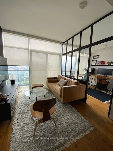 36 Lisgar Street PH17E