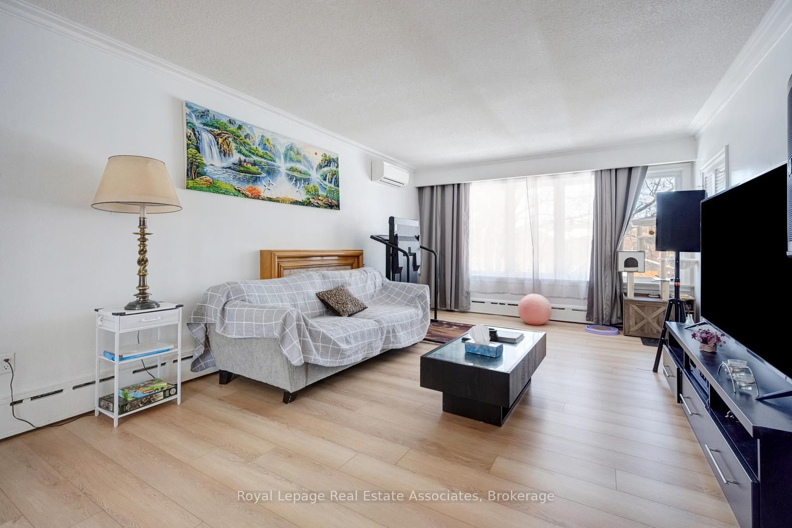 69 Oldham Road 3-Br Upper