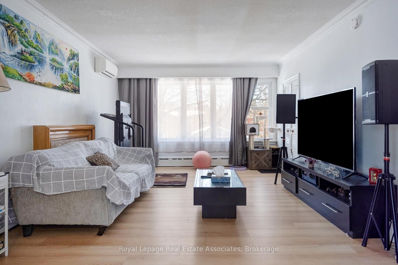 69 Oldham Road 3-Br Upper