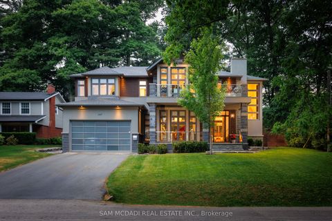 267 Kenollie Avenue Mississauga ON L5G 2J1
