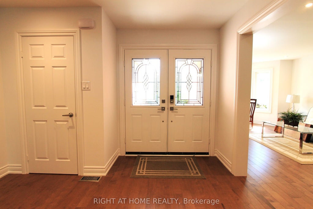 Photo of 4 Kirkland Court, Richmond Hill, ON L4C 9H3 (MLS # N13758132)
