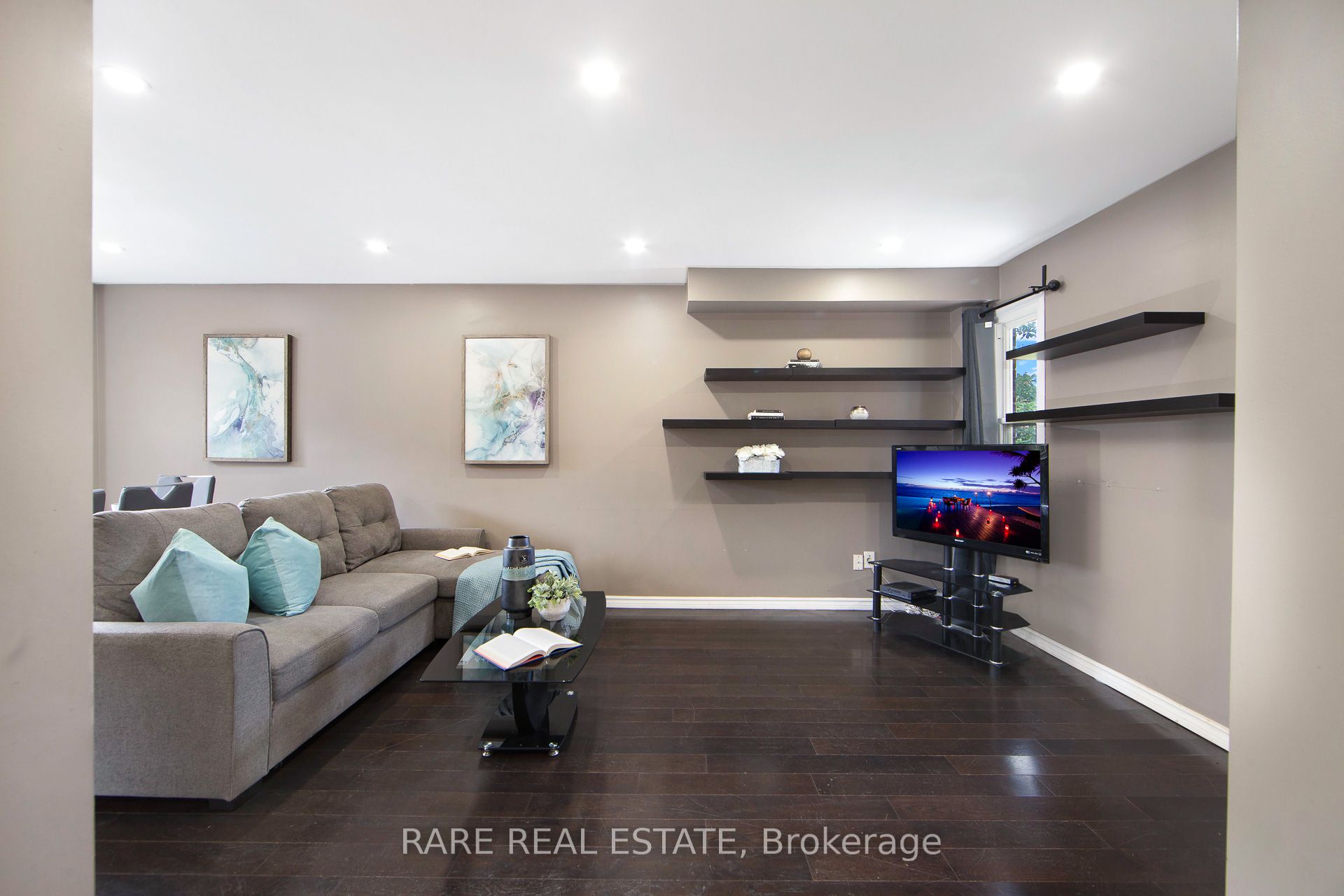 33 Fieldside Drive