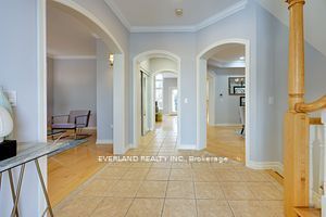 9 Woodgrove Trail S