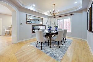 9 Woodgrove Trail S
