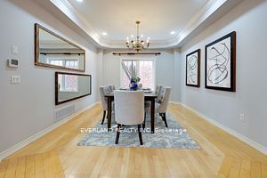 9 Woodgrove Trail S